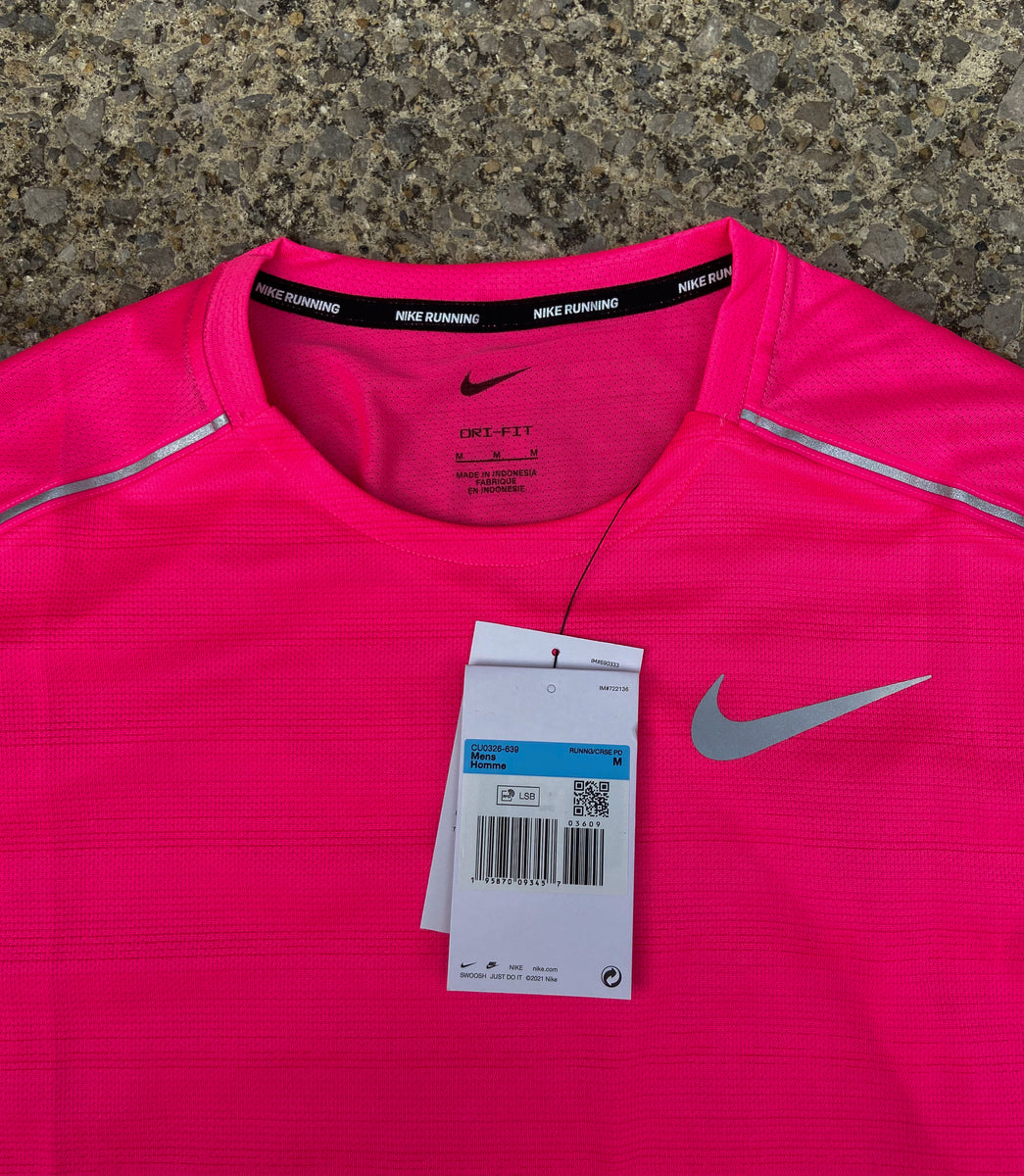 Bright pink 2024 nike shirt