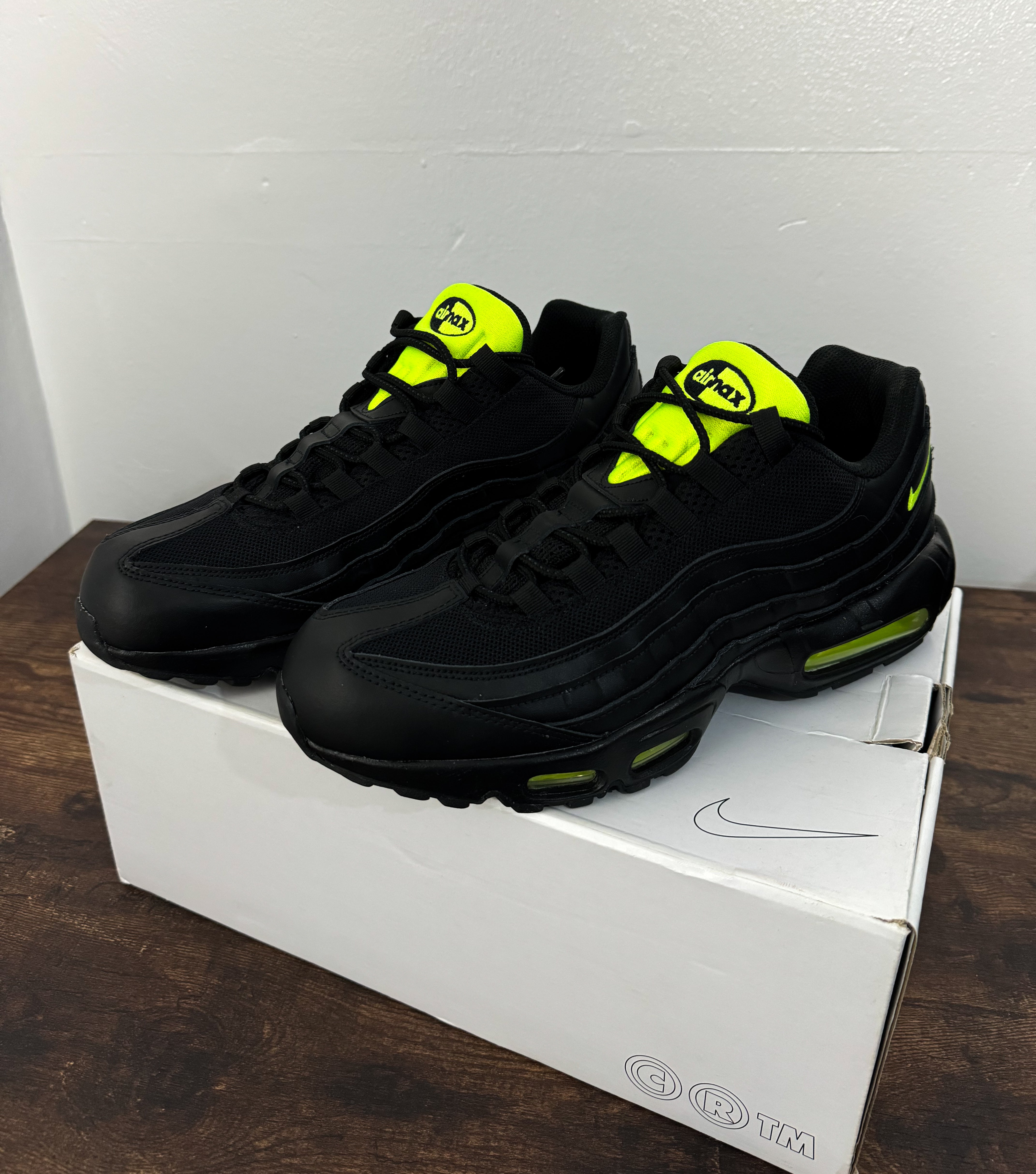 Nike Air Max 95 Black & Neon Trainers - UK10