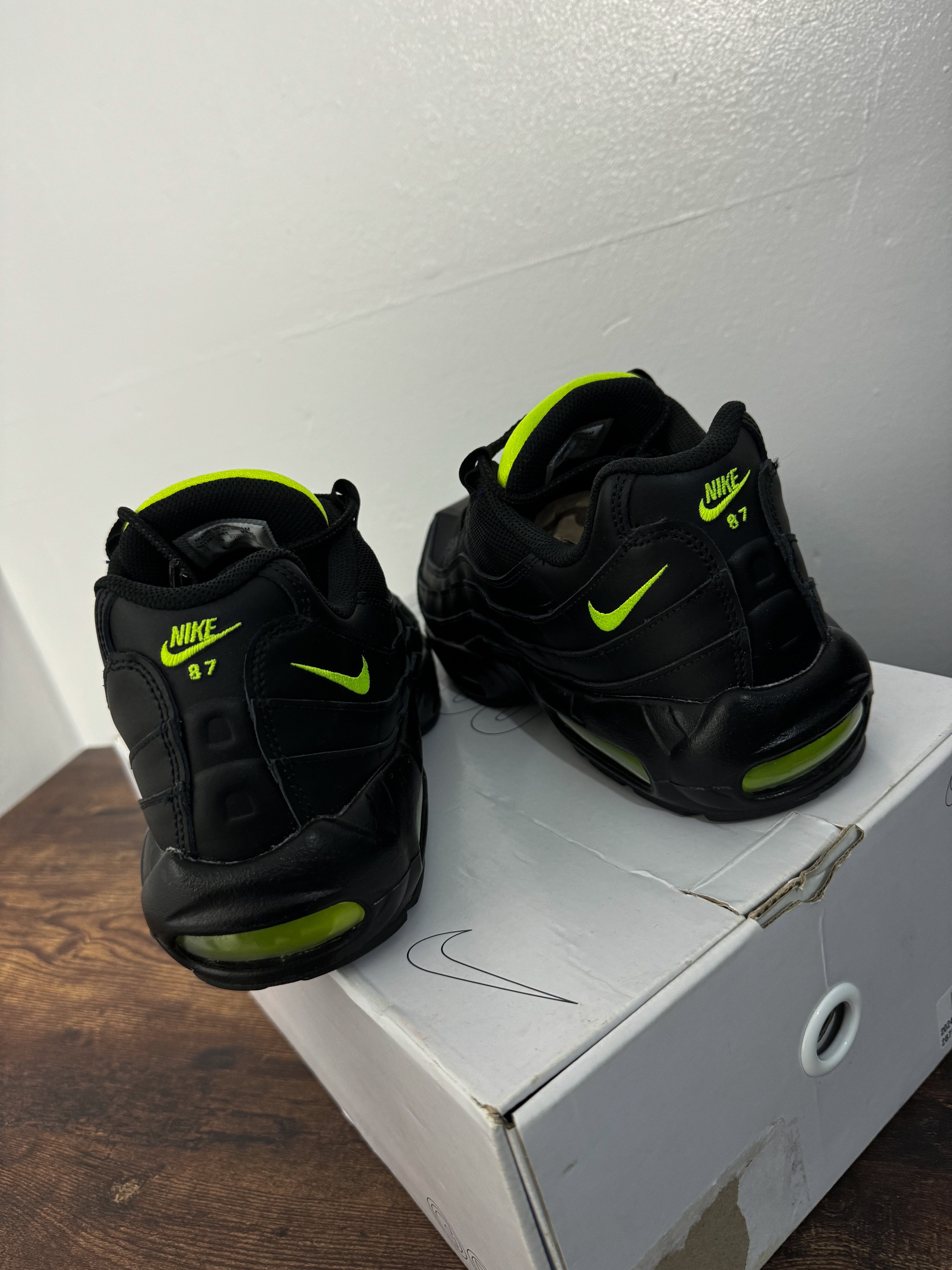 Nike Air Max 95 Black & Neon Trainers - UK10